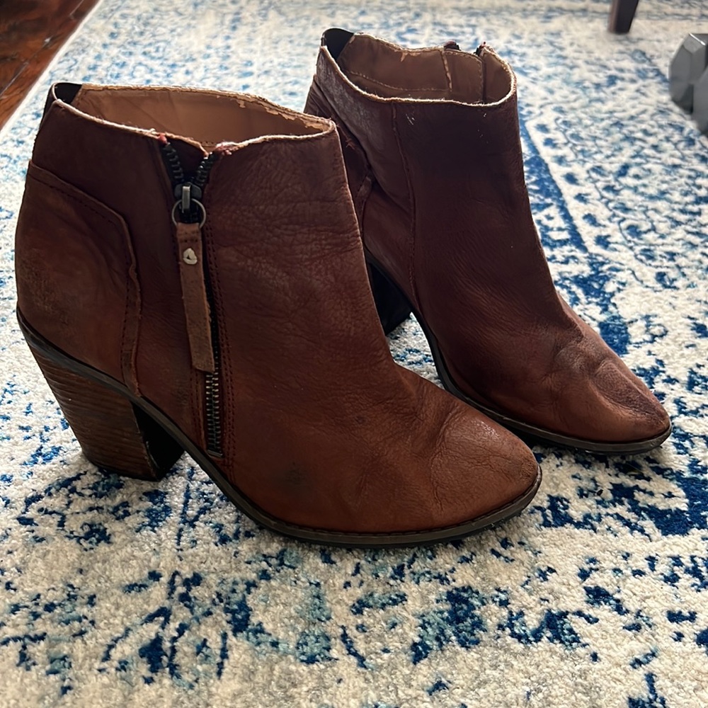 Kelsi Dagger Brown Leather Ankle Booties size 10